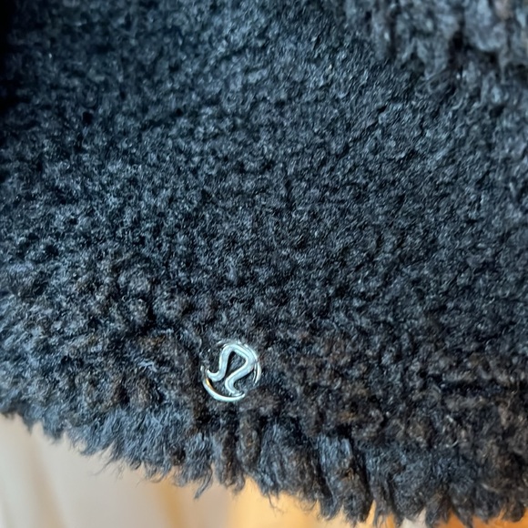 Lululemon black sherpa pull over jacket with front pocket - Picture 6 of 7